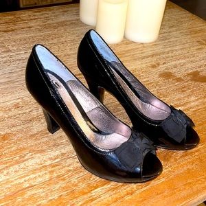 Sofft Black Patent Peep Toe Heels with Bow Size 8M